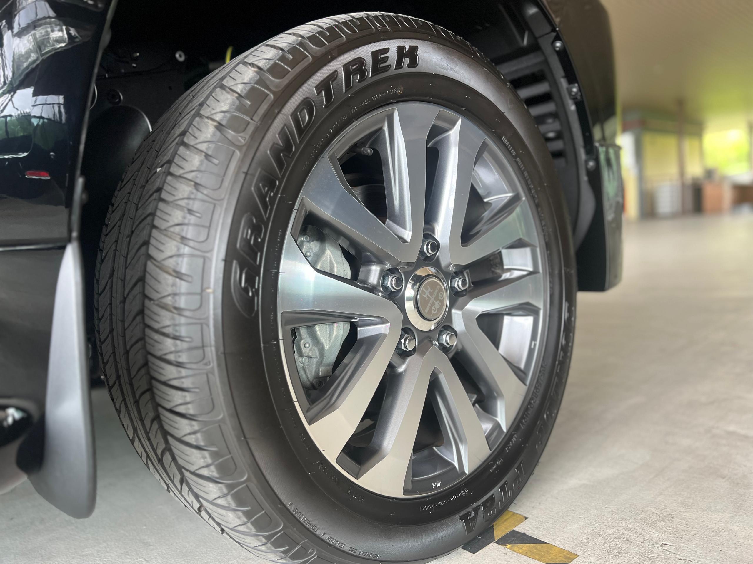 MITSUOKA "LX460 4.6P 4608 6TIP EXECUTIVE LOUNGE (BRAND NEW)" — view 4