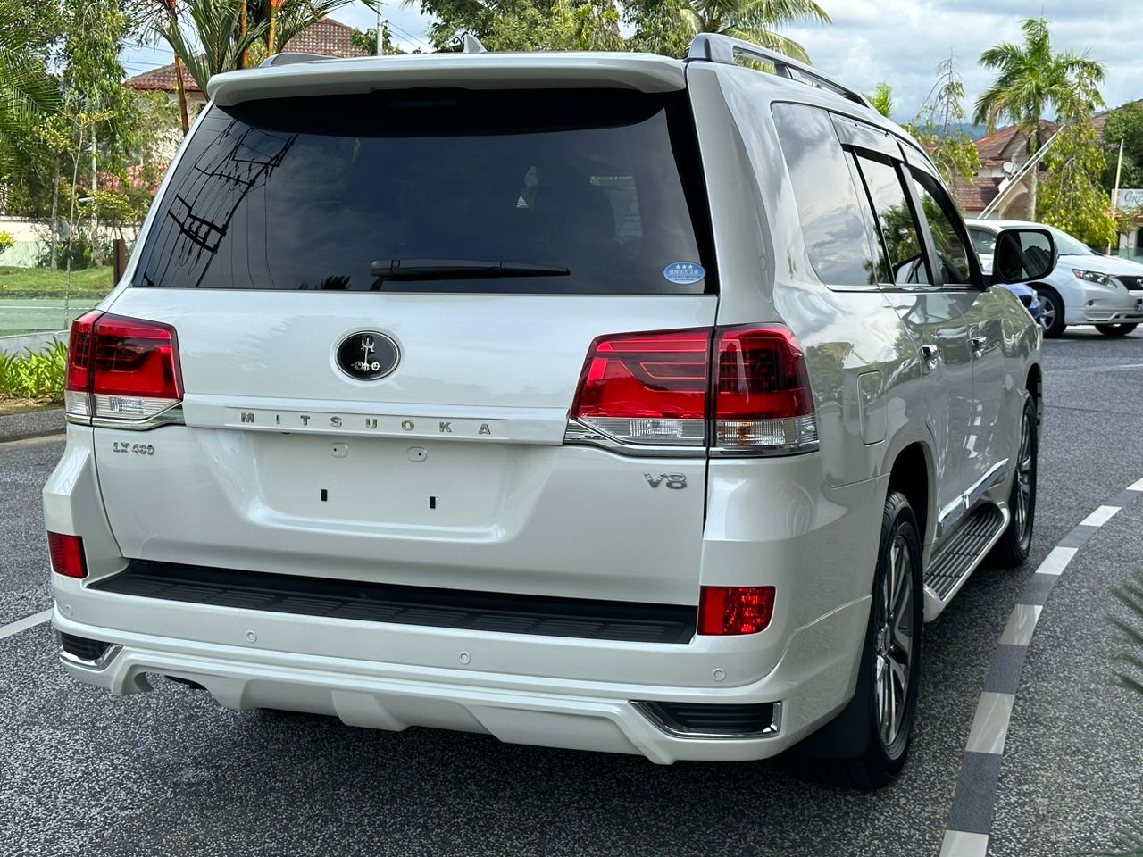 MITSUOKA "LX460 4.6P 4608 6TIP EXECUTIVE LOUNGE (BRAND NEW)" — view 2