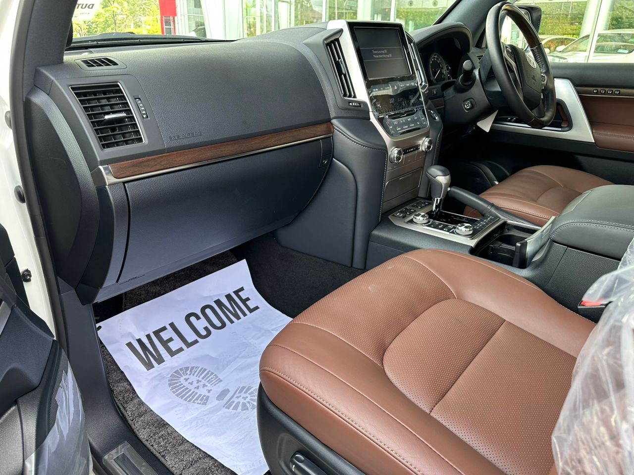 MITSUOKA "LX460 4.6P 4608 6TIP EXECUTIVE LOUNGE (BRAND NEW)" — view 4