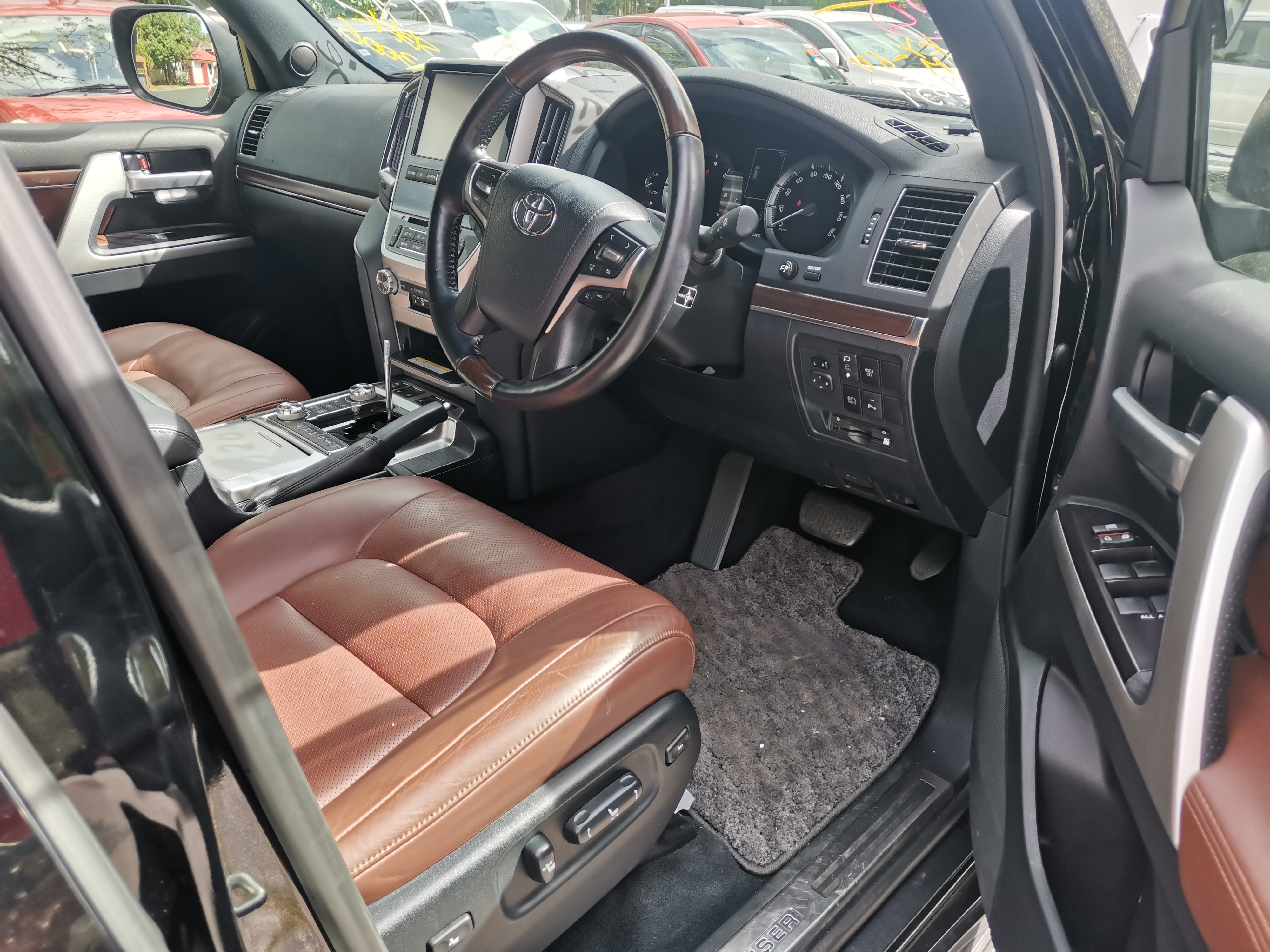 TOYOTA "LAND CRUISER 202 4.6P 4608 6TIP ZX (2ND GEN)" — view 6