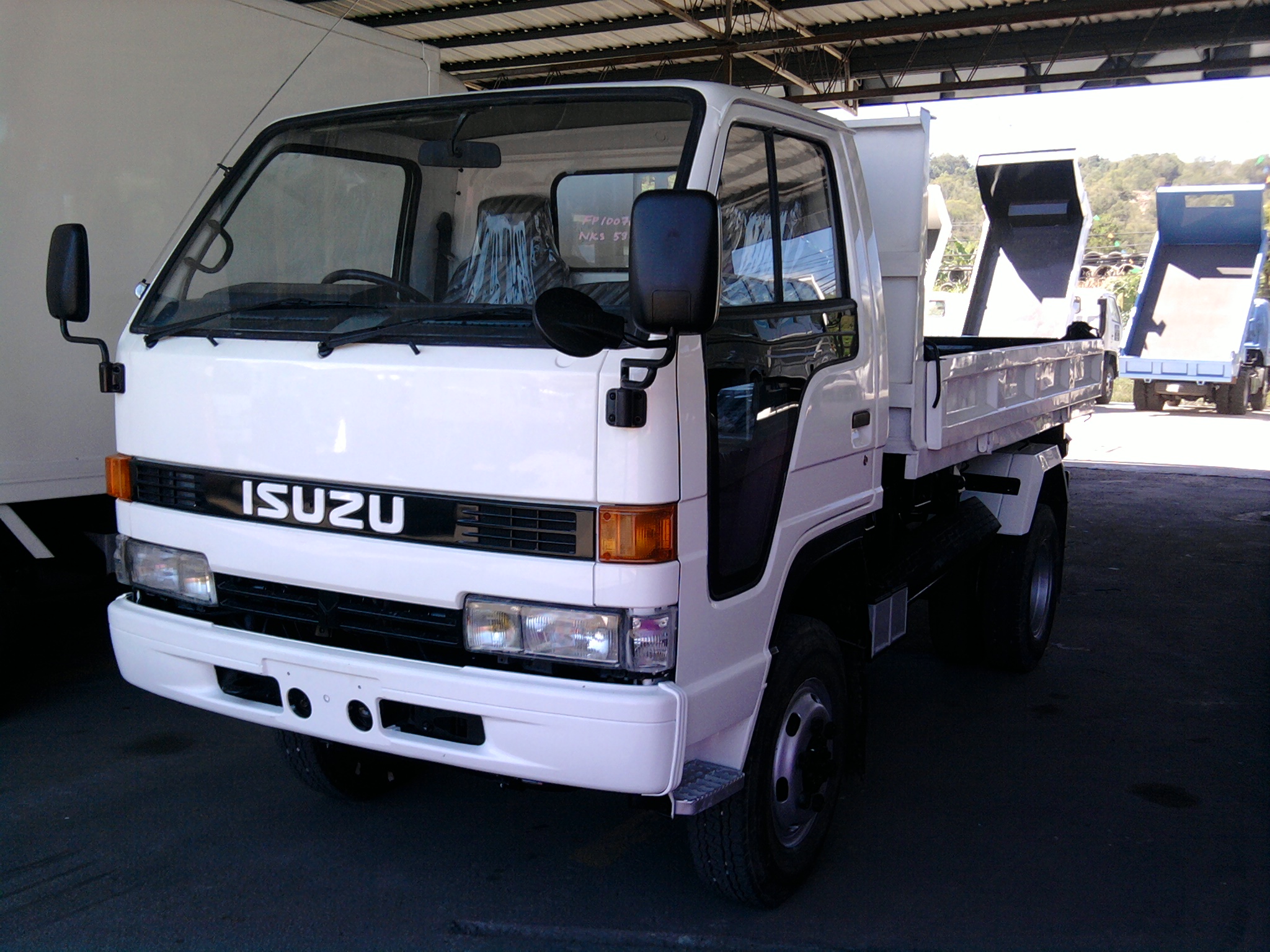 ISUZU NKS58G TIPPER TRUCK 4WD — view 1