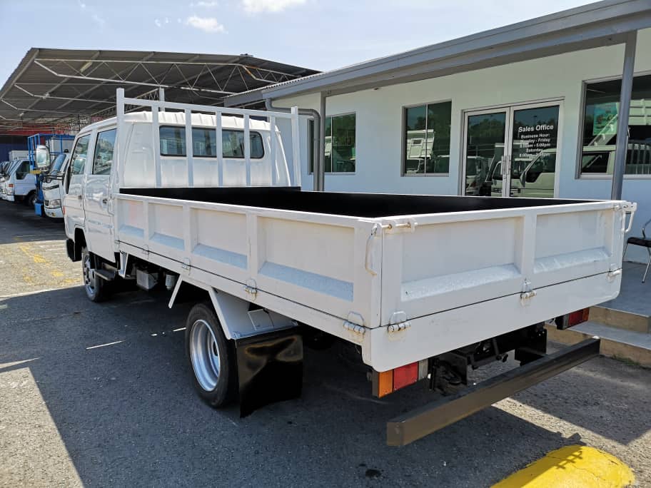 TOYOTA BU212 DOUBLE CAB CARGO 4X2 — view 2