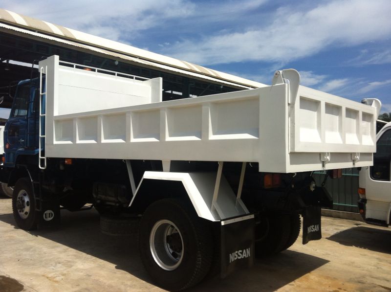 NISSAN CF46G DUMP TRUCK 4X4 — view 2