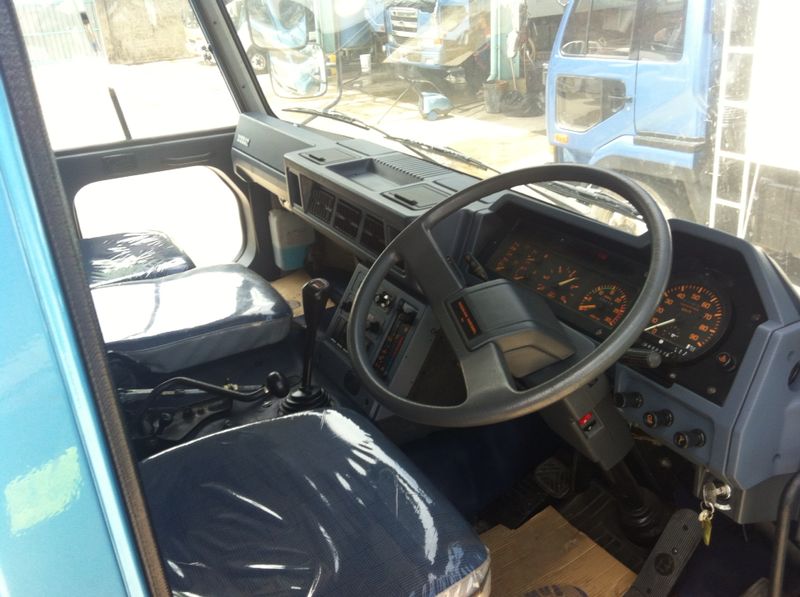NISSAN CF46G DUMP TRUCK 4X4 — view 3