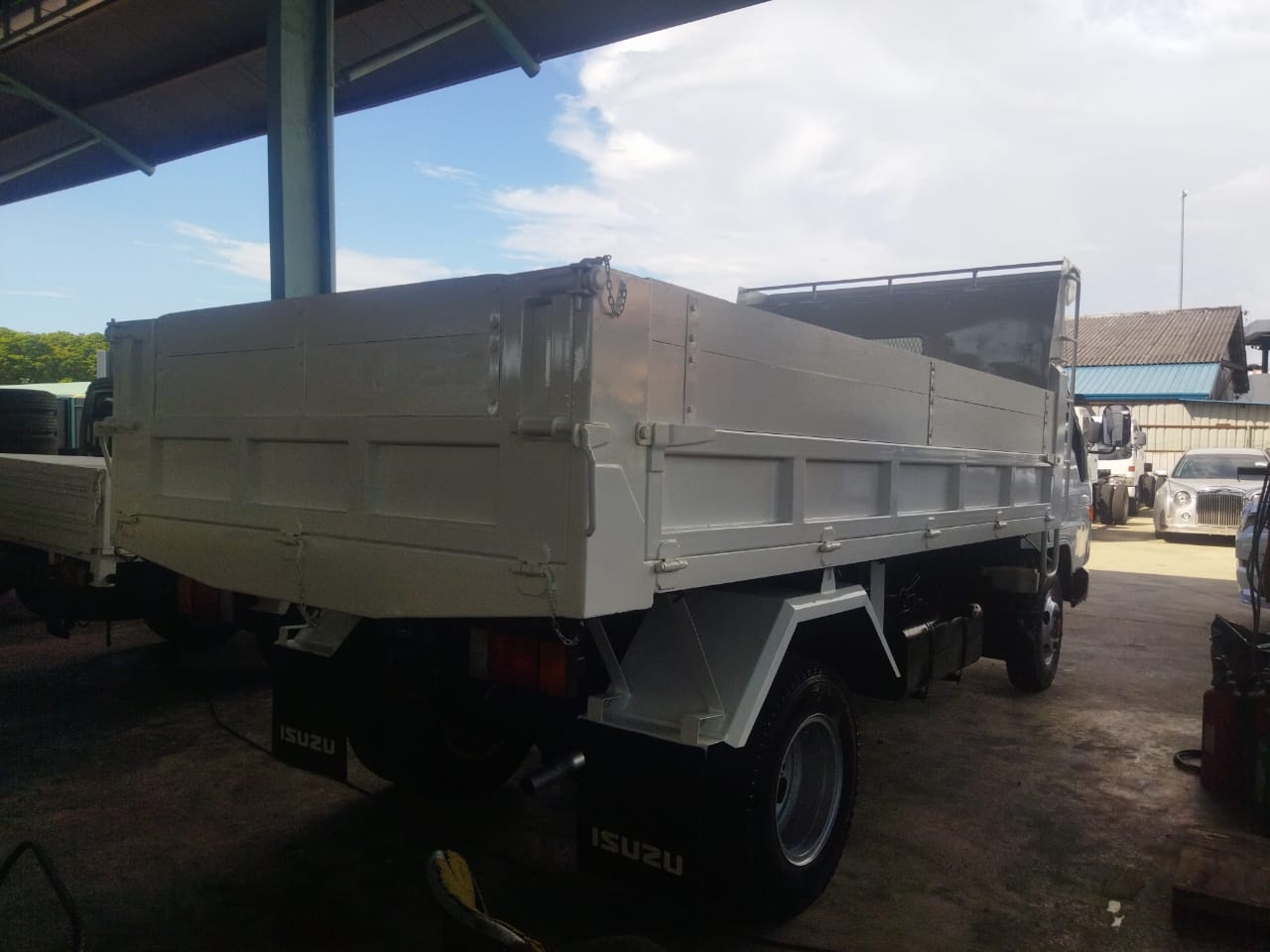 TOYOTA BU182 TIPPER C/W RAILING — view 2