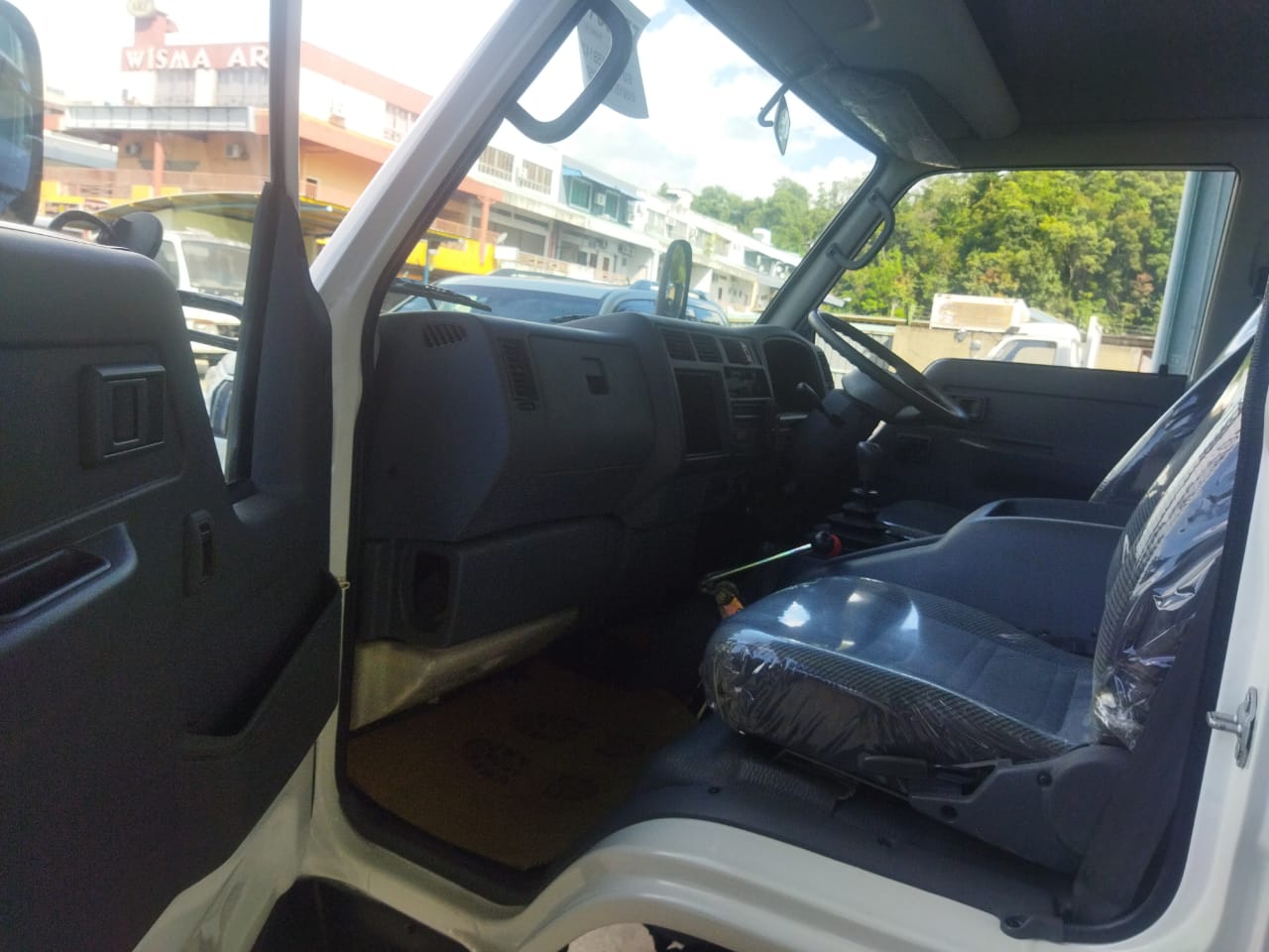 TOYOTA BU182 TIPPER C/W RAILING — view 6