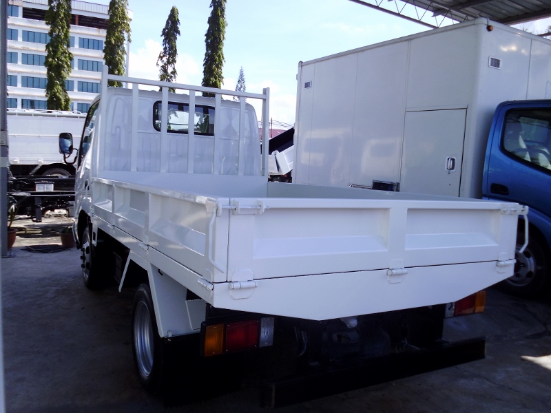TOYOTA LY220 NEW CARGO TRUCK 4X2 — view 2