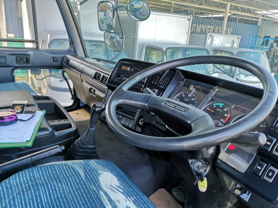NISSAN NISSAN DUMP TRUCK 6X4 — view 3