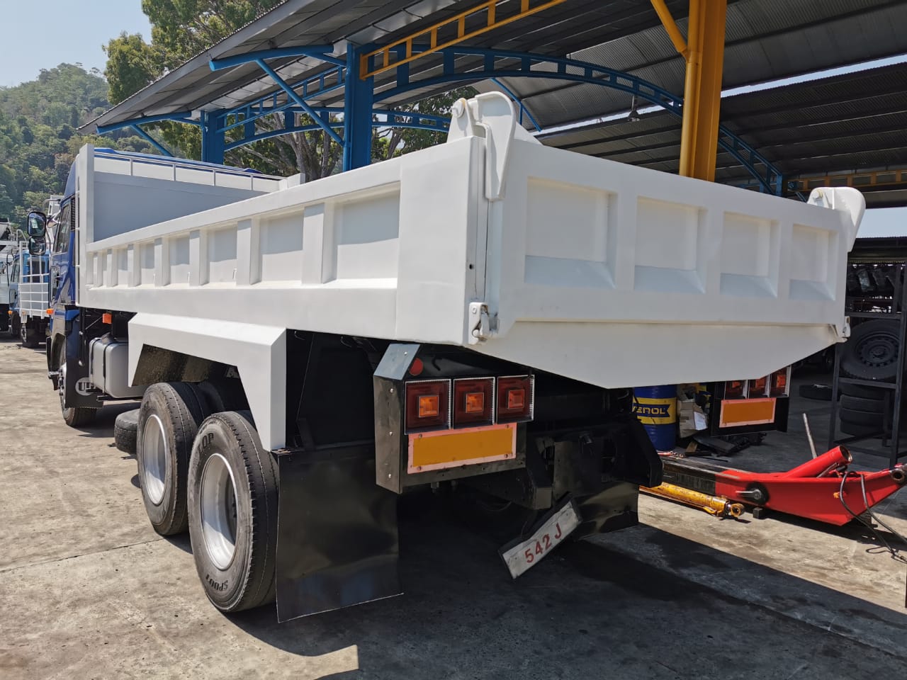 NISSAN CW55BN DUMP TRUCK 6X4 — view 4