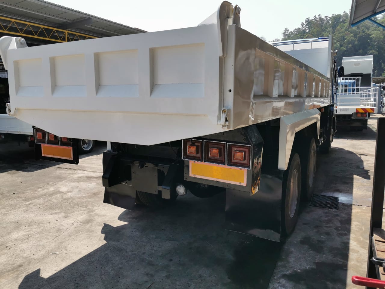 NISSAN CW55BN DUMP TRUCK 6X4 — view 5