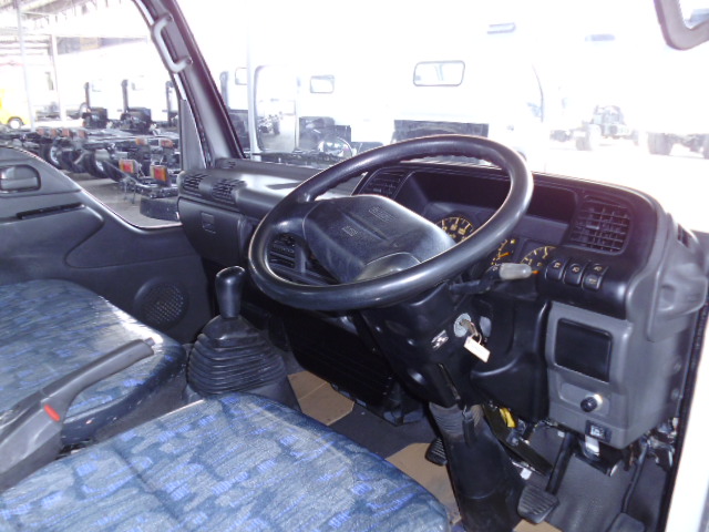 ISUZU NKR66E CARGO TRUCK 4X2 — view 3