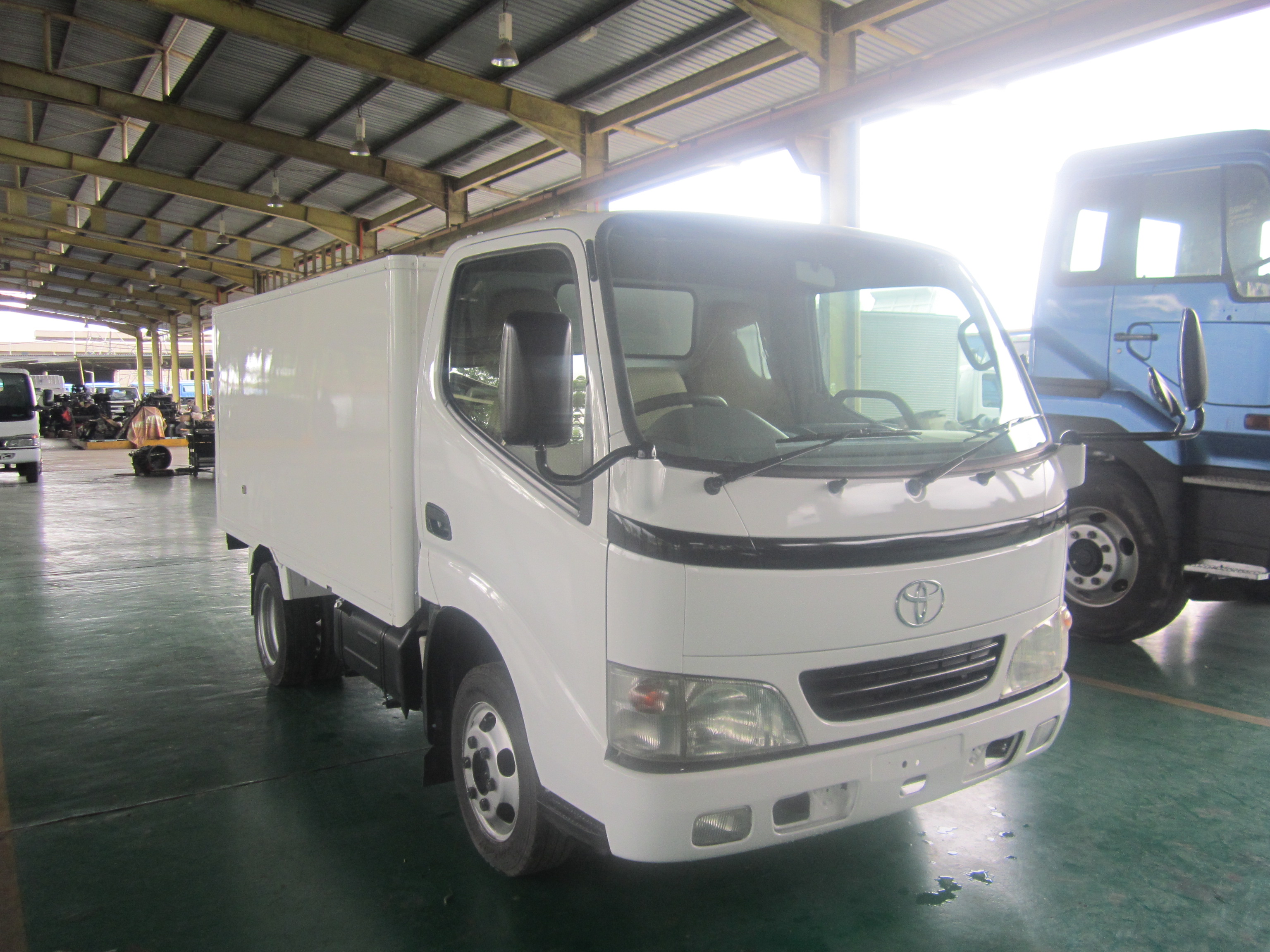 TOYOTA LY230 COOL BOX 4X2 — view 1