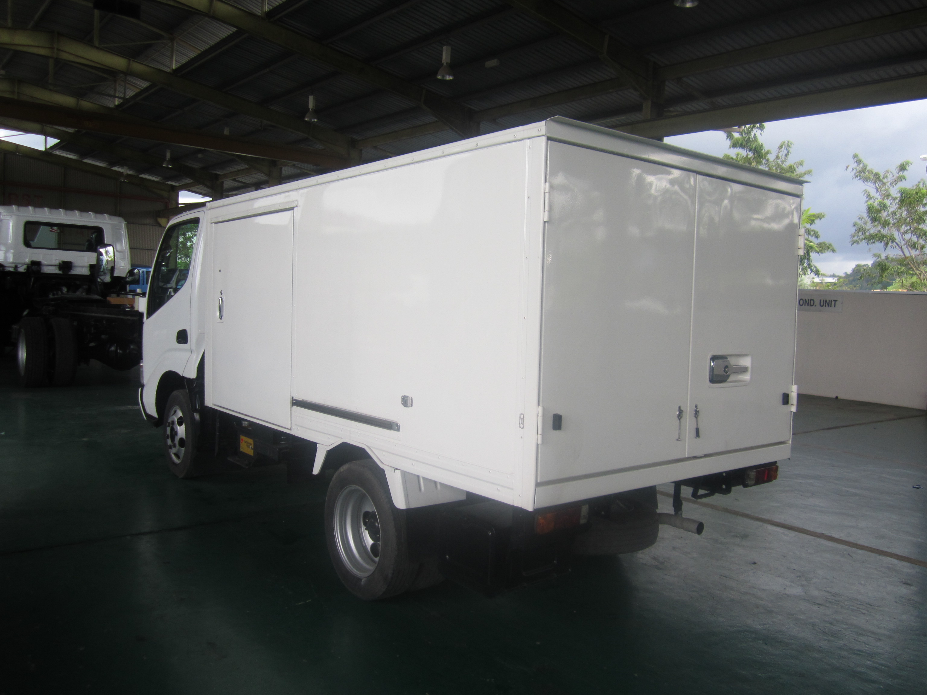 TOYOTA LY230 COOL BOX 4X2 — view 2