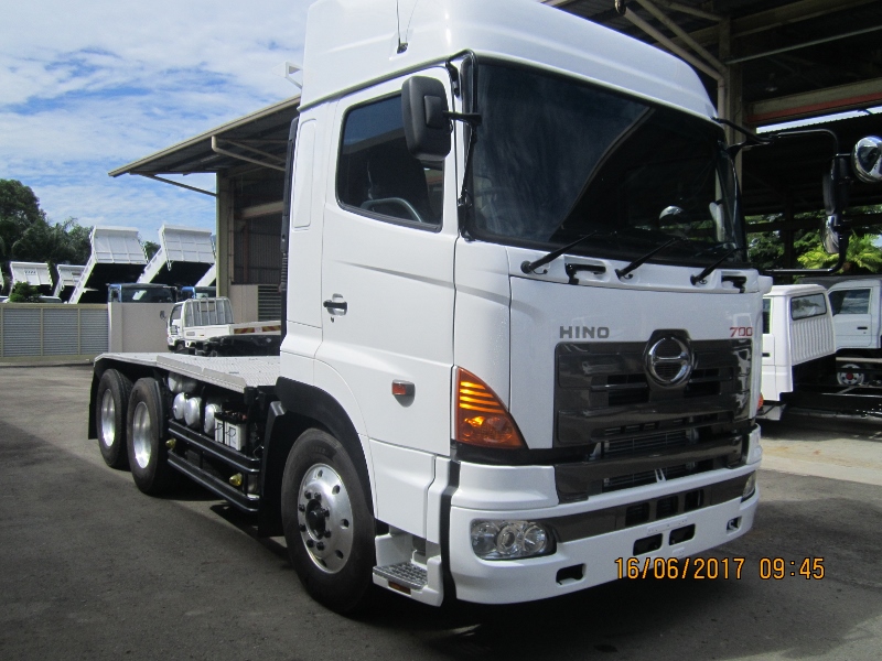 HINO SS1EKJ PRIME MOVER 6X4 - 16 SPEED — view 1