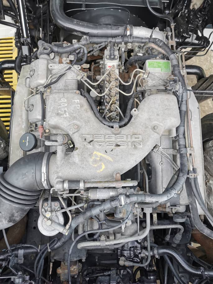 NISSAN CW52 MIXER TRUCK 6X4 — view 4