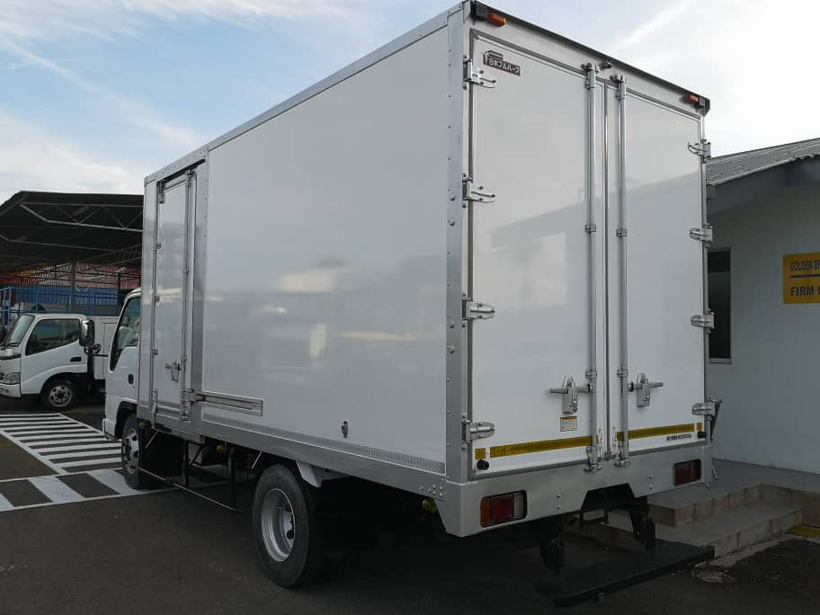 ISUZU NPR75L BOX VAN 4X2 — view 2