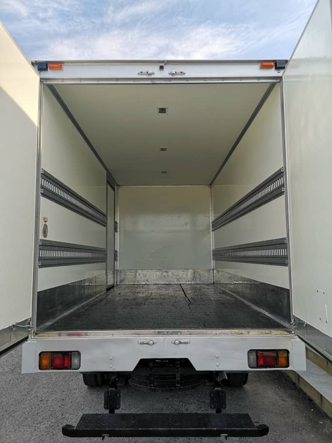 ISUZU NPR75L BOX VAN 4X2 — view 4
