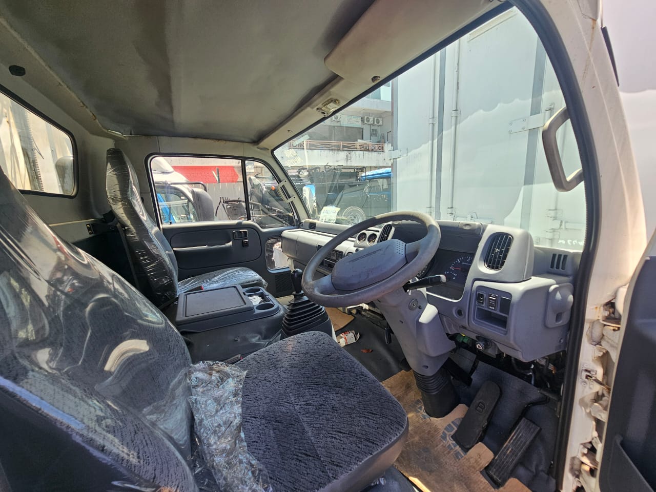 NISSAN MK122E REFRIGERATED BOX 4X2 — view 6