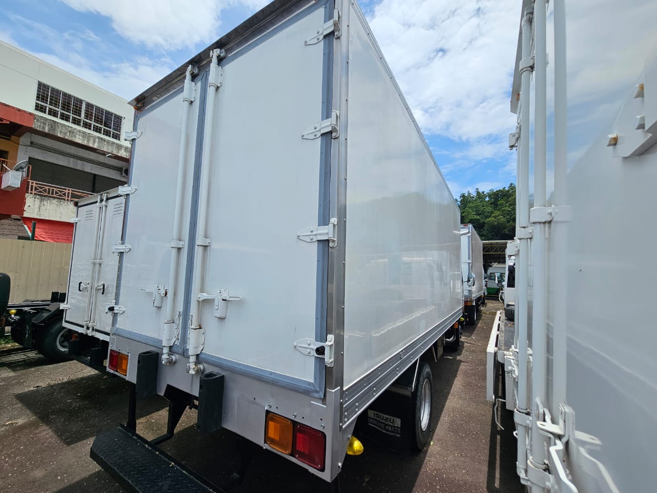 NISSAN MK122E REFRIGERATED BOX 4X2 — view 1