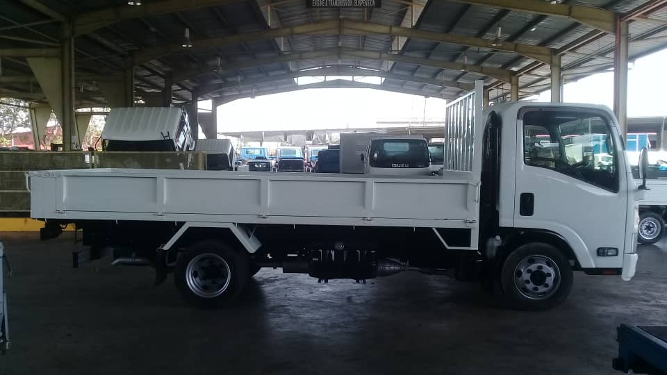 ISUZU NPR75 CARGO TRUCK — view 1
