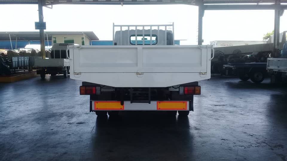 ISUZU NPR75 CARGO TRUCK — view 2