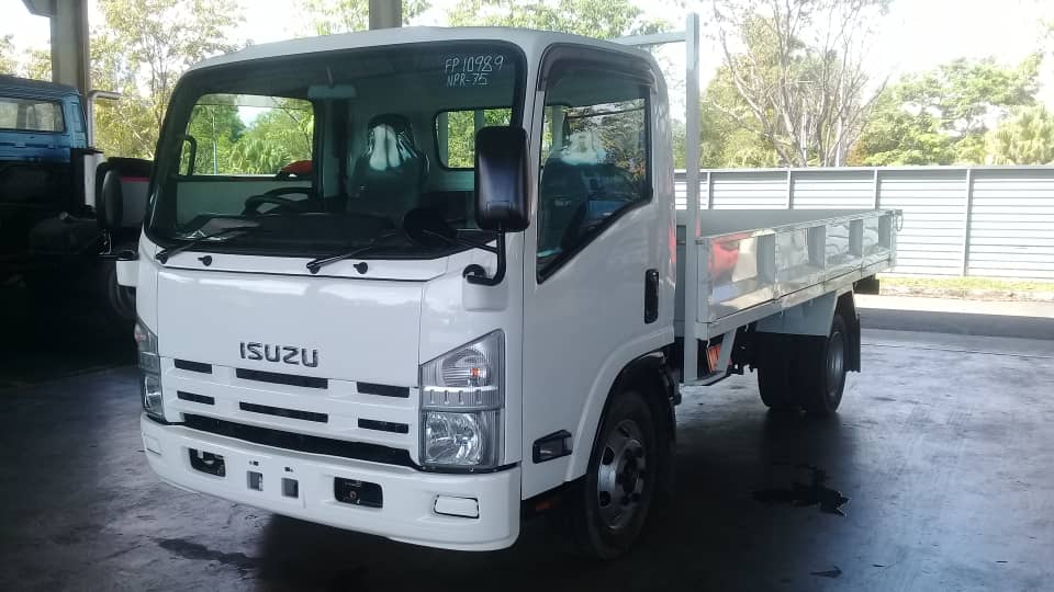 ISUZU NPR75 CARGO TRUCK — view 3