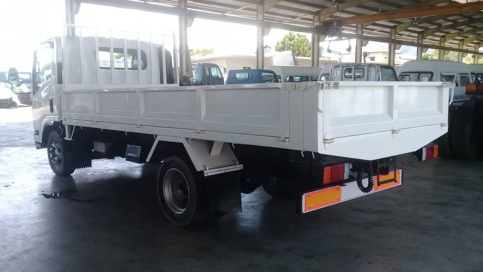 ISUZU NPR75 CARGO TRUCK — view 4