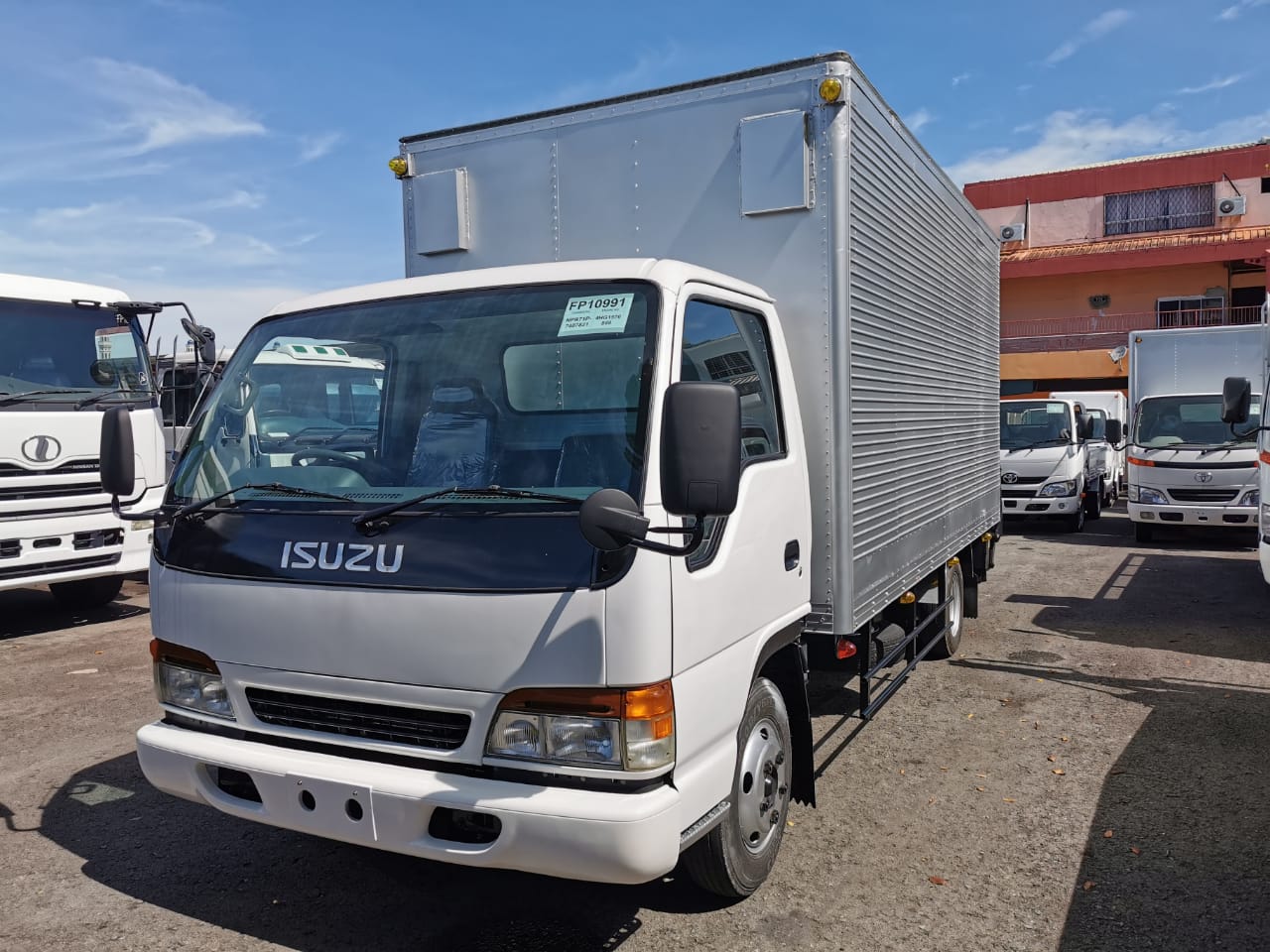 ISUZU NPR71P BOX WITH LIFTGATE 4X2 — view 3