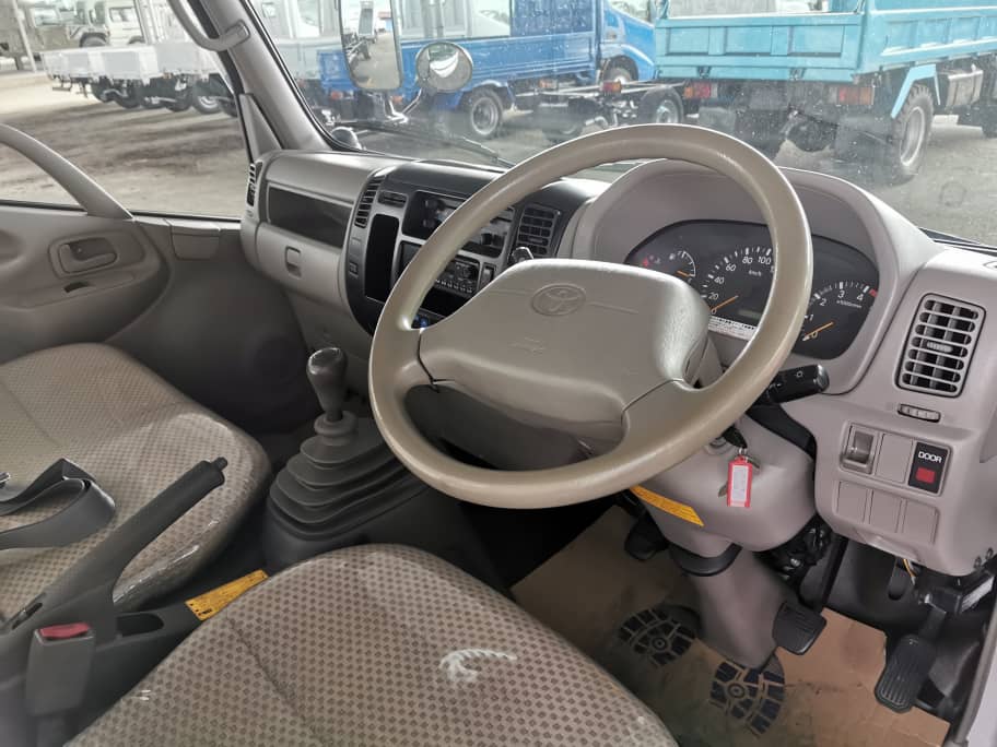 TOYOTA KDY220 COOL BOX 4X2 — view 5