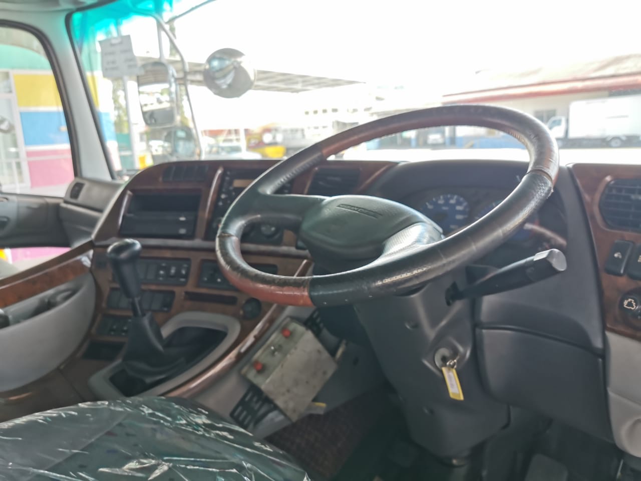 NISSAN CW4YL DUMP TRUCK 6X4 — view 5