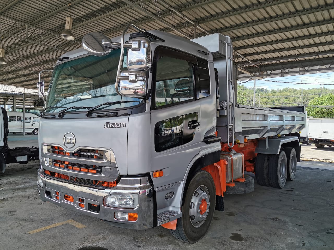 NISSAN CW4YL DUMP TRUCK 6X4 — view 1