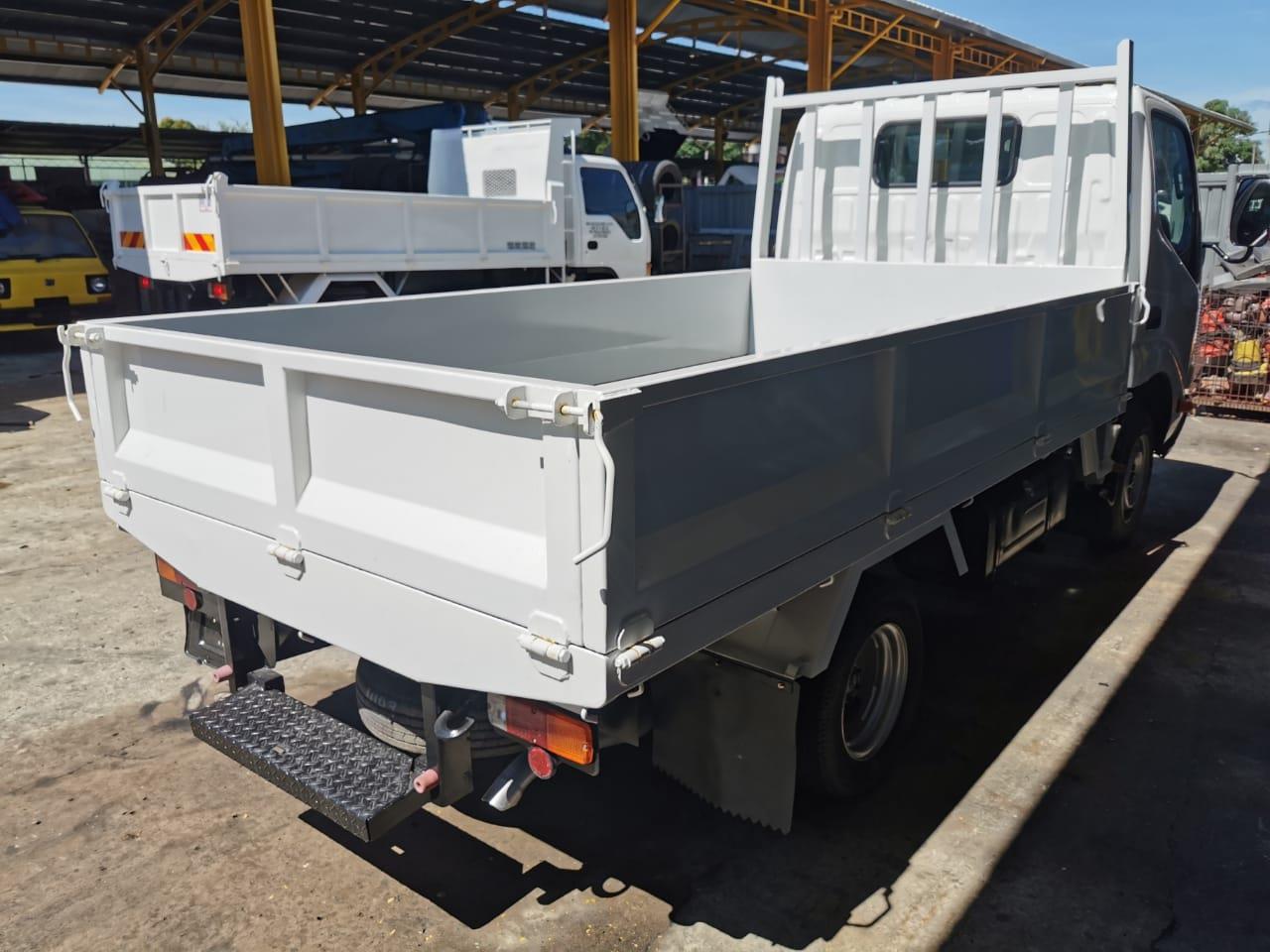 TOYOTA TOYOTA KDY231 CARGO TRUCK 4X2 — view 2