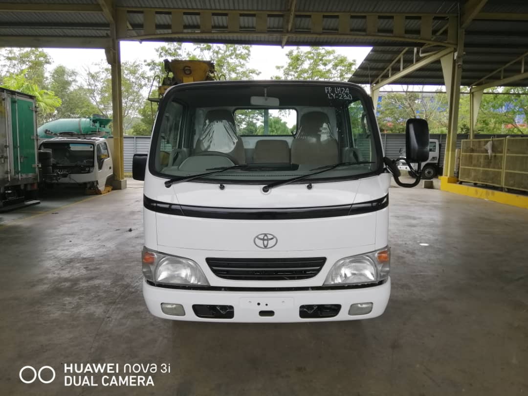 TOYOTA LY230 CARGO 4X2 — view 1