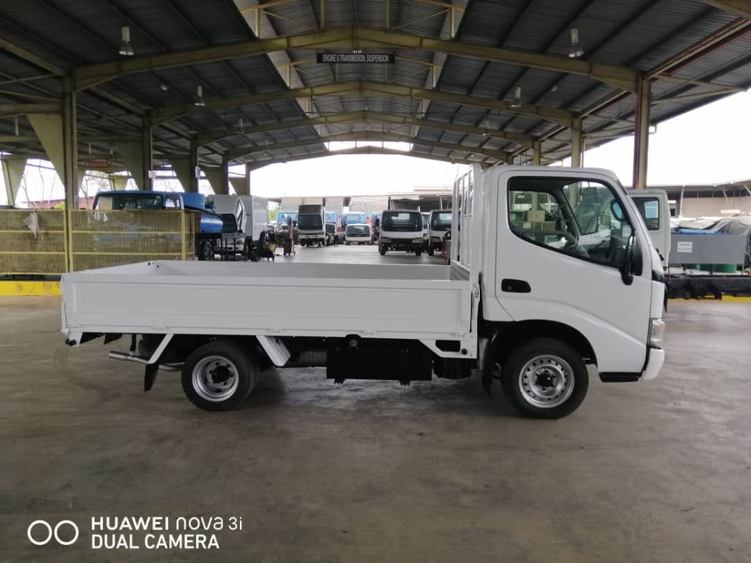 TOYOTA LY230 CARGO 4X2 — view 2