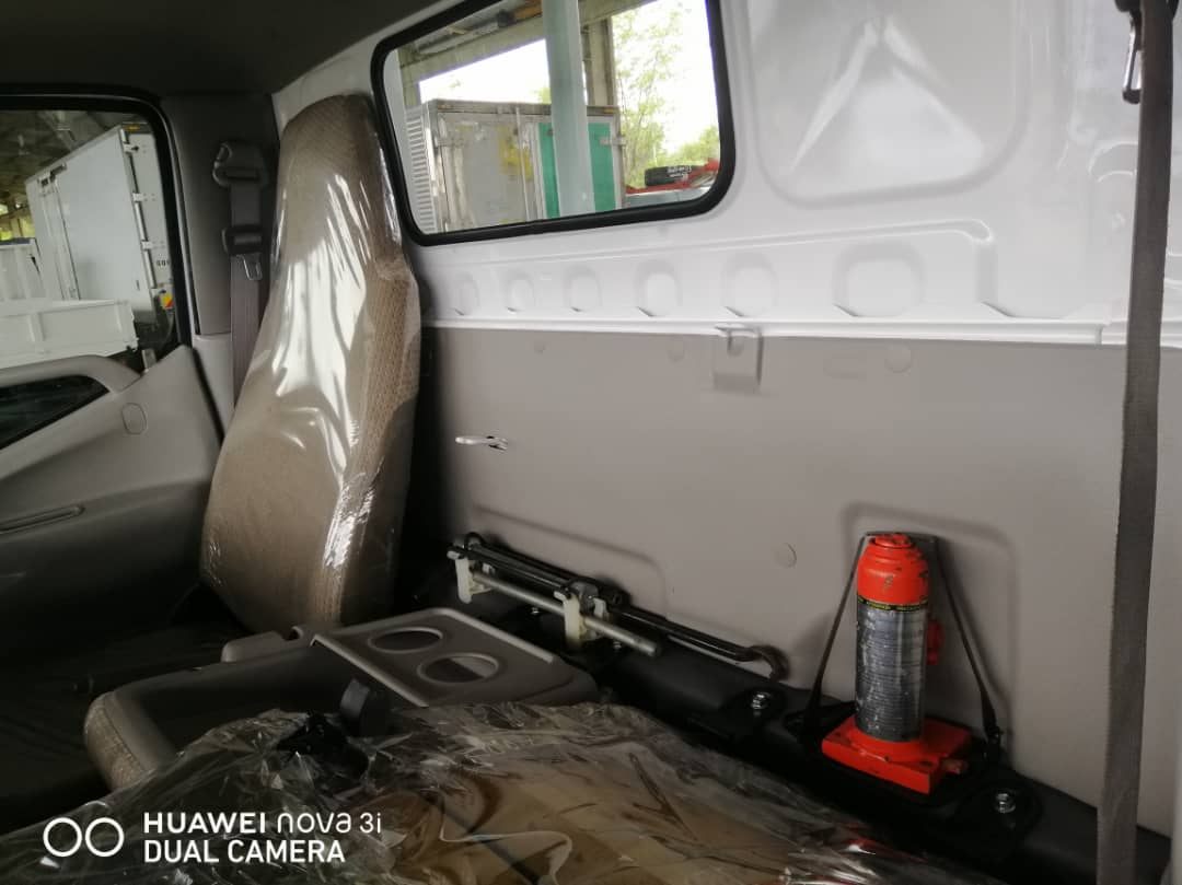TOYOTA LY230 CARGO 4X2 — view 5