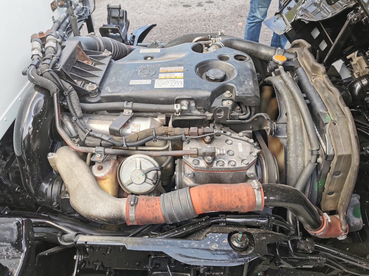 ISUZU NMR85H REFRIGERATED BOX — view 8