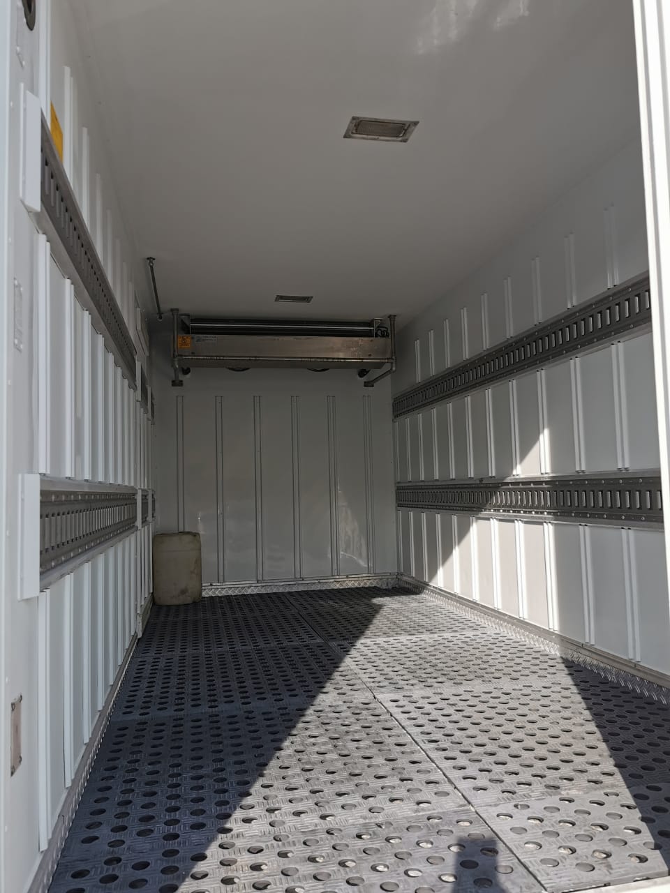 ISUZU NMR85H REFRIGERATED BOX — view 5