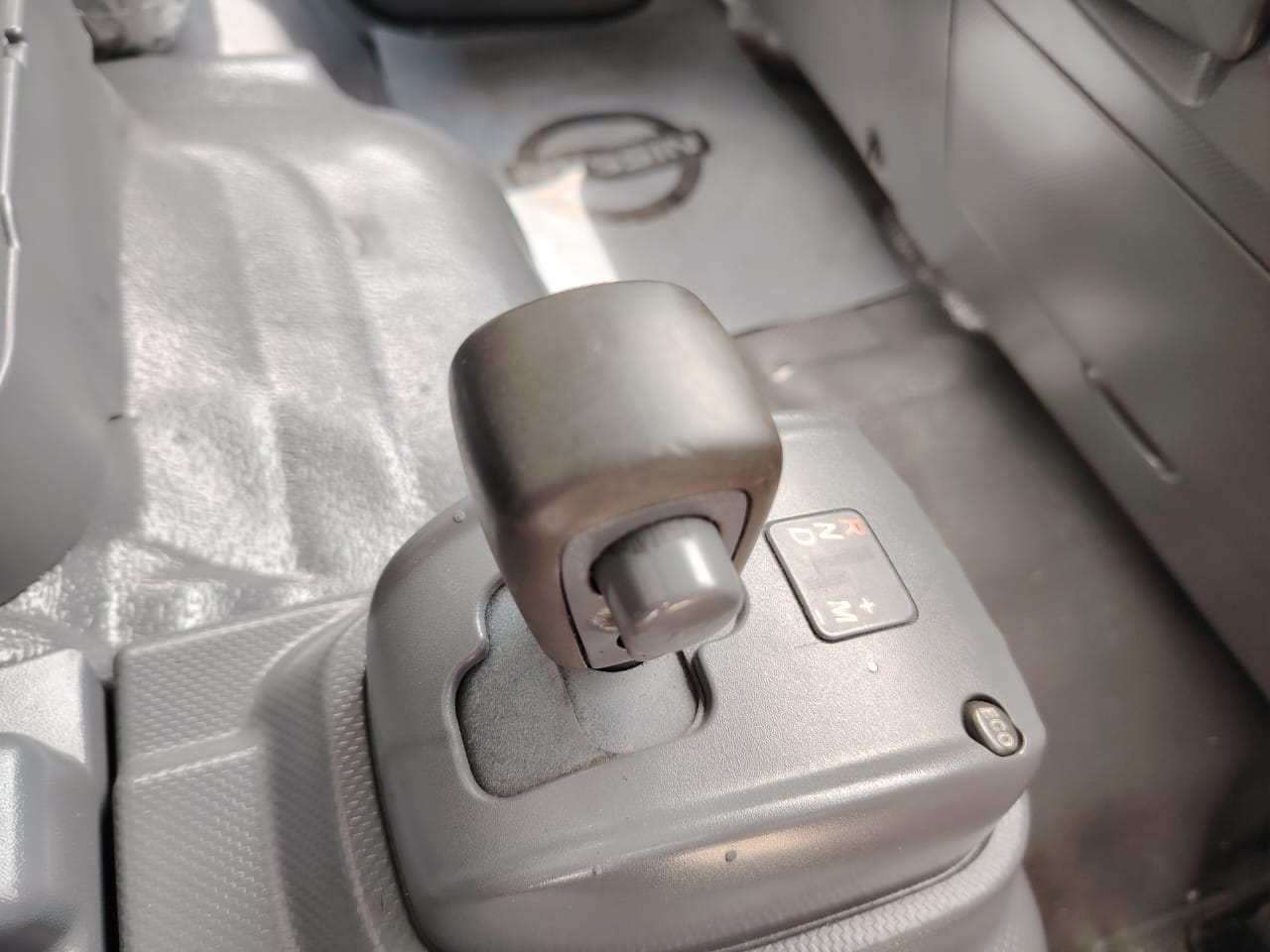 ISUZU NPR75 BOX C/W LIFTGATE TRUCK 4X2 BOX — view 6