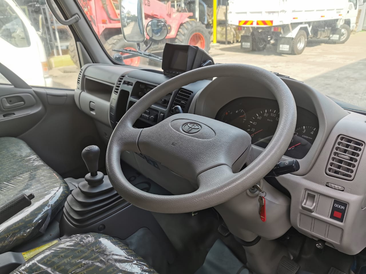 TOYOTA LY230 BOX VAN 4X2 — view 6