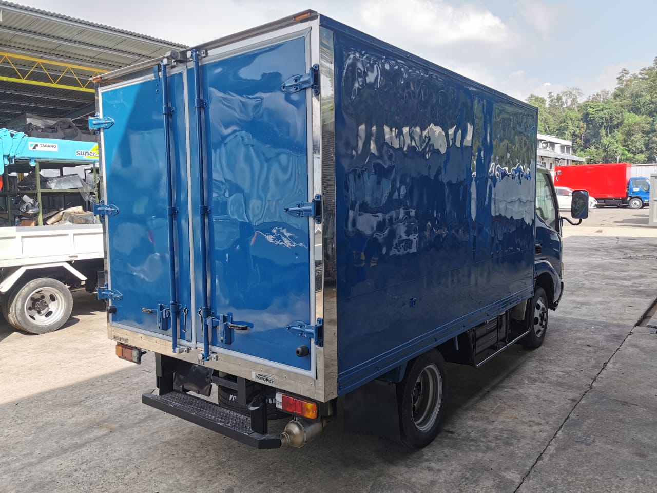 TOYOTA LY230 BOX VAN 4X2 — view 2