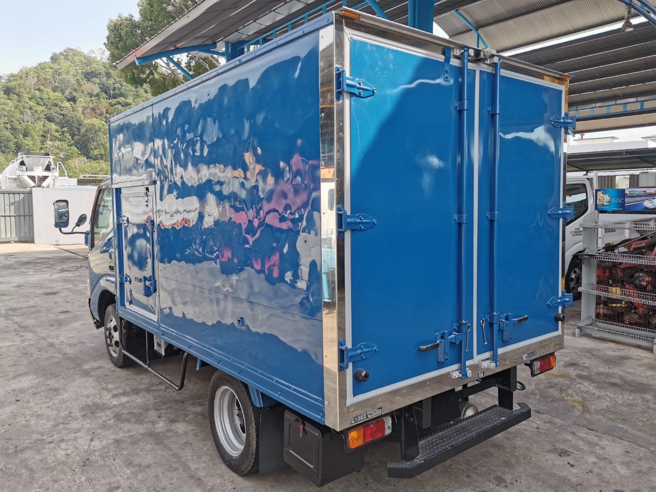 TOYOTA LY230 BOX VAN 4X2 — view 3