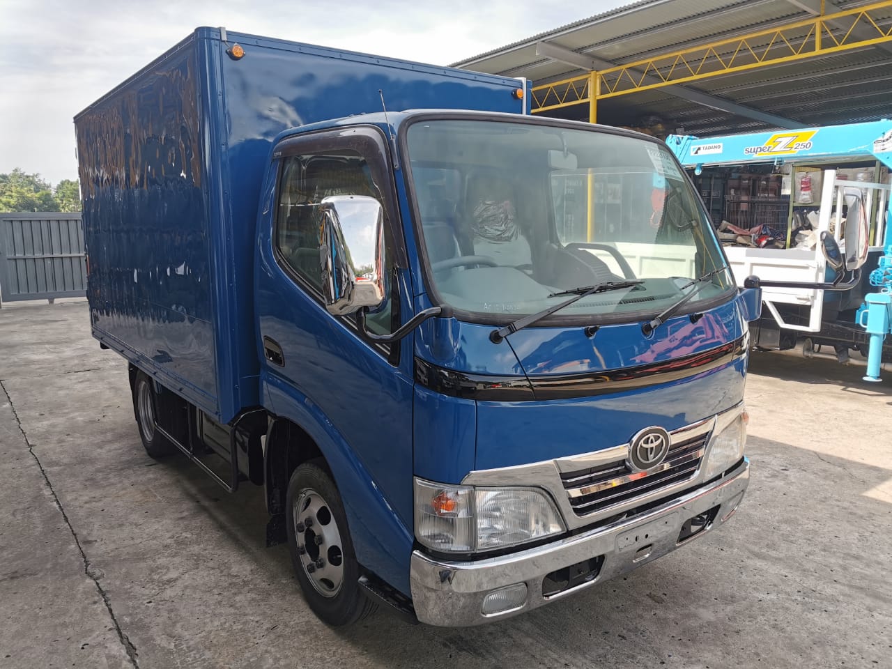 TOYOTA LY230 BOX VAN 4X2 — view 4