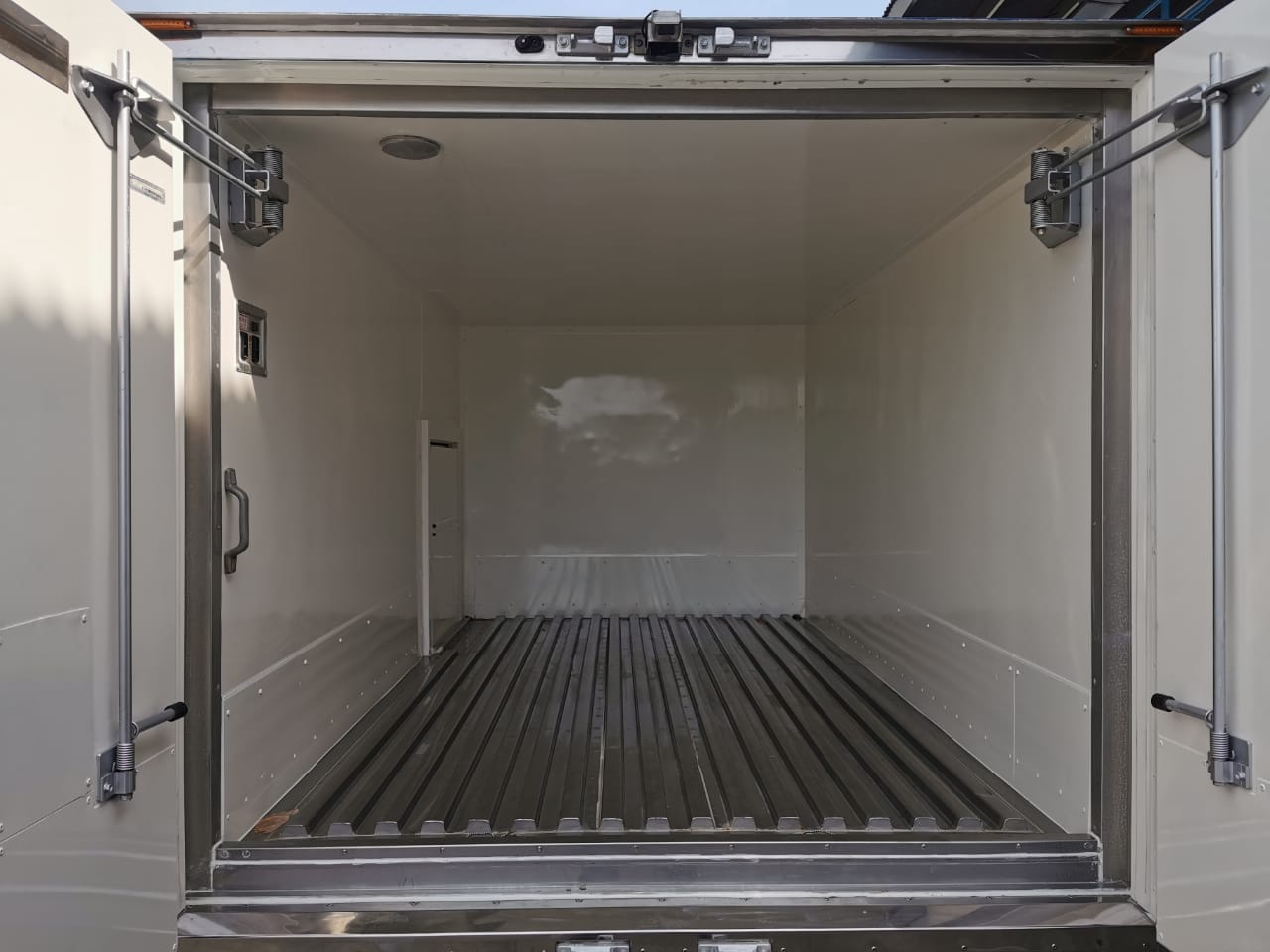 TOYOTA LY230 BOX VAN 4X2 — view 5