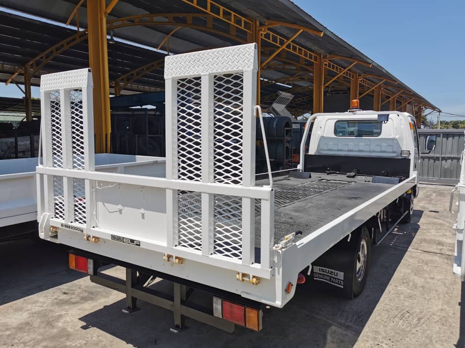 ISUZU ISUZU NPR72P CAR CARRIER 4X2 — view 4