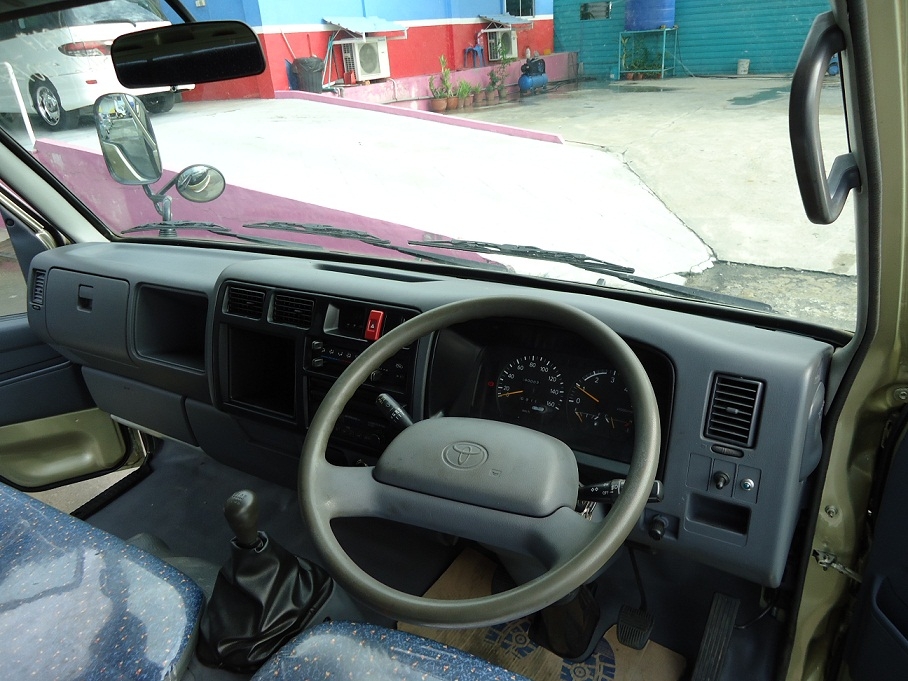 TOYOTA BU212 DOUBLE CABIN CARGO TRUCK 4X2 — view 6