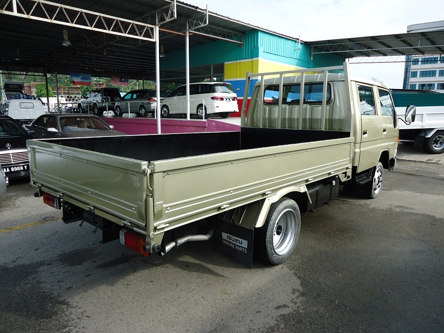 TOYOTA BU212 DOUBLE CABIN CARGO TRUCK 4X2 — view 2
