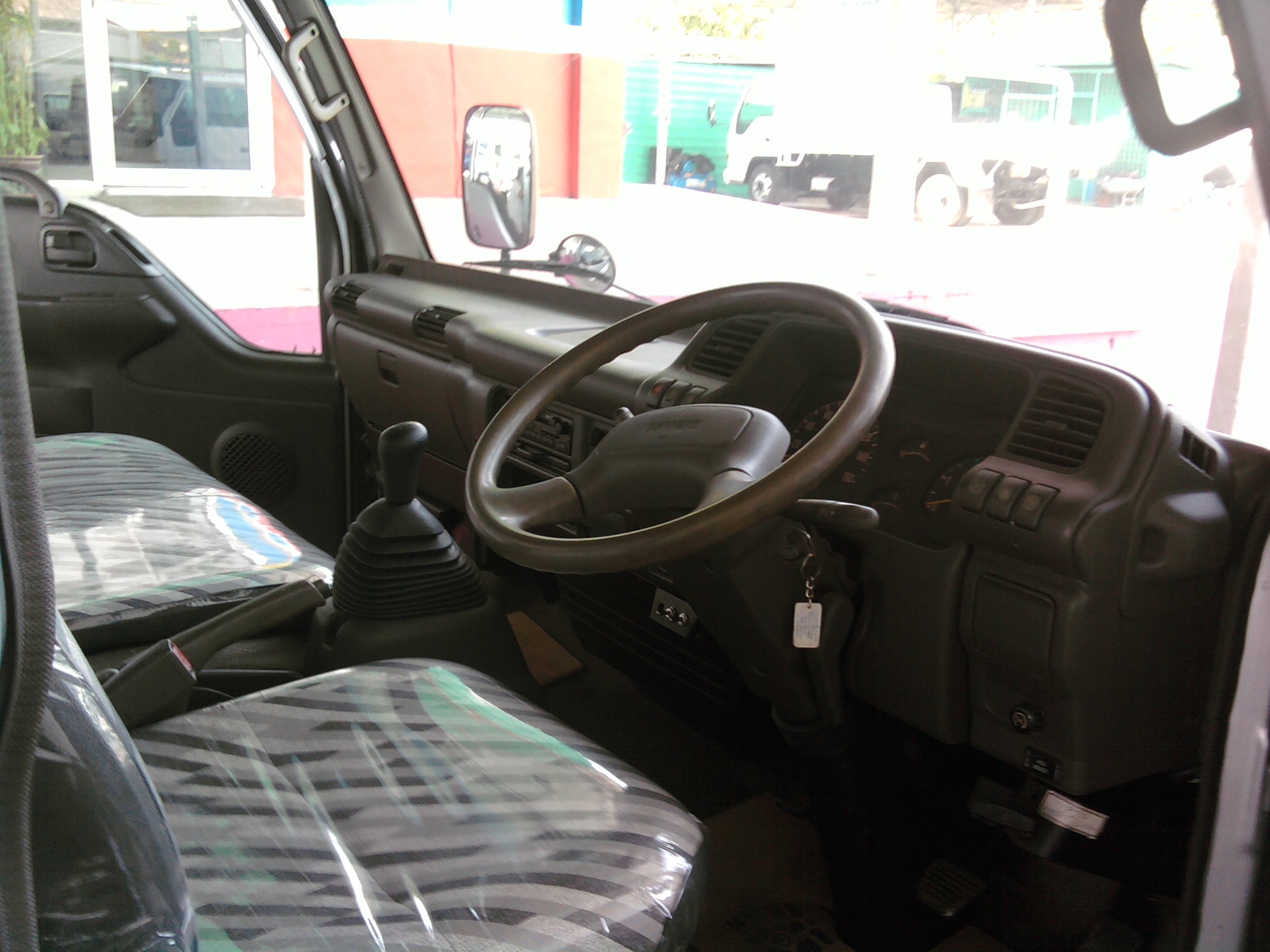 ISUZU NPR66P CAR CARRIER — view 3