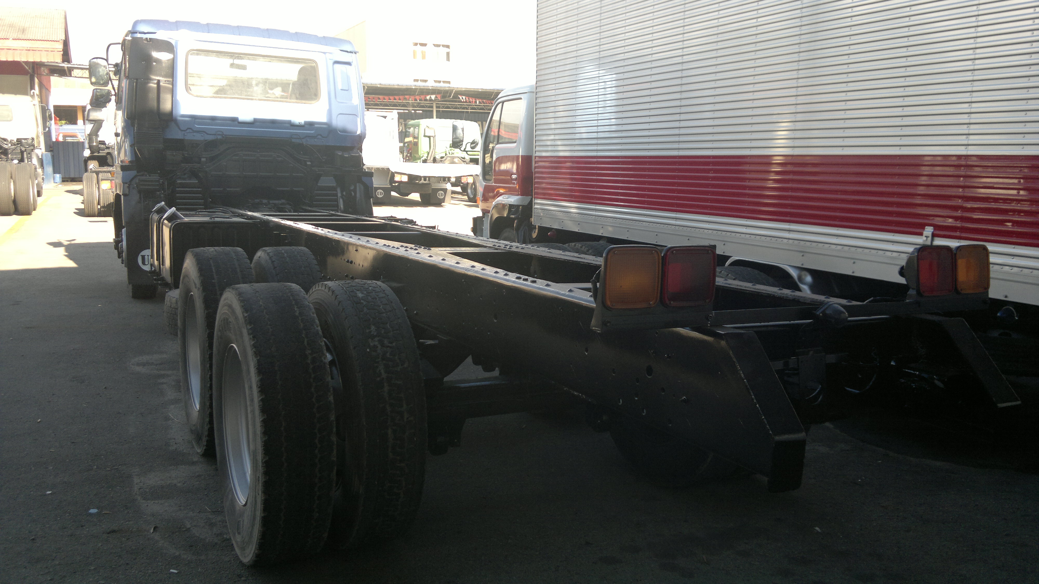 NISSAN CD53BTF CHASSIS & CAB — view 2