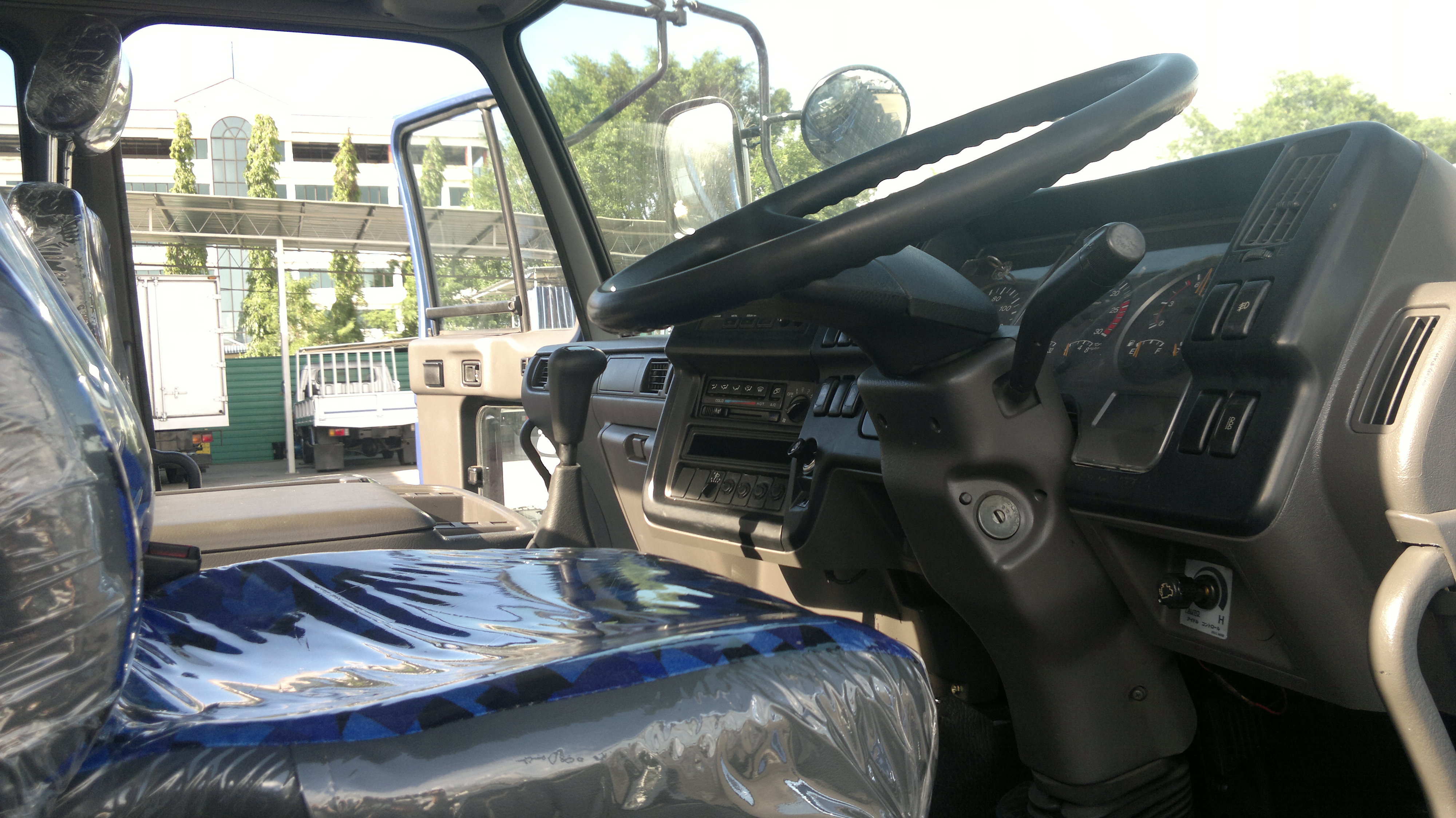 NISSAN CD53BTF CHASSIS & CAB — view 3