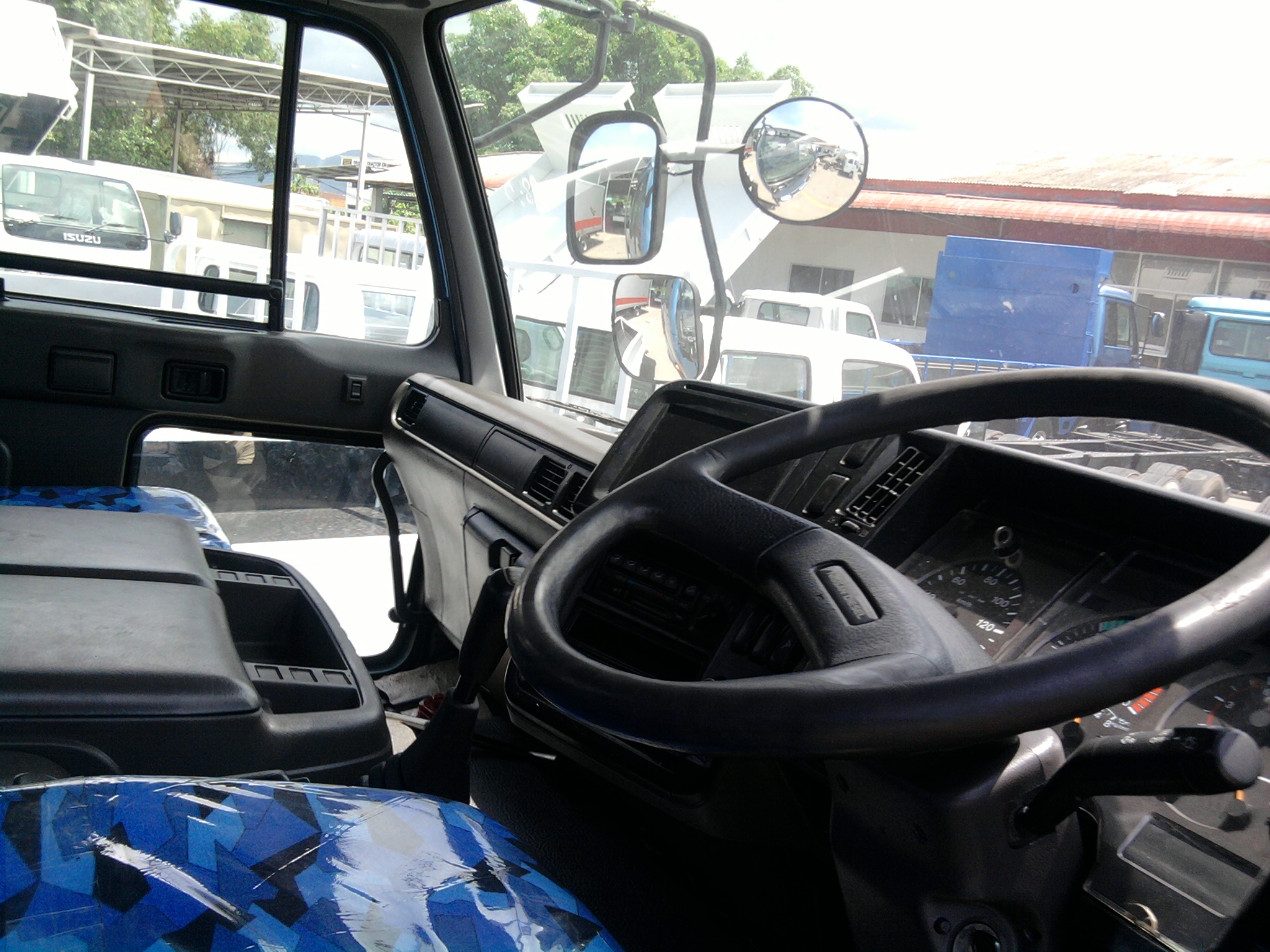 NISSAN CD53CV CHASSIS & CAB 6X4 — view 3